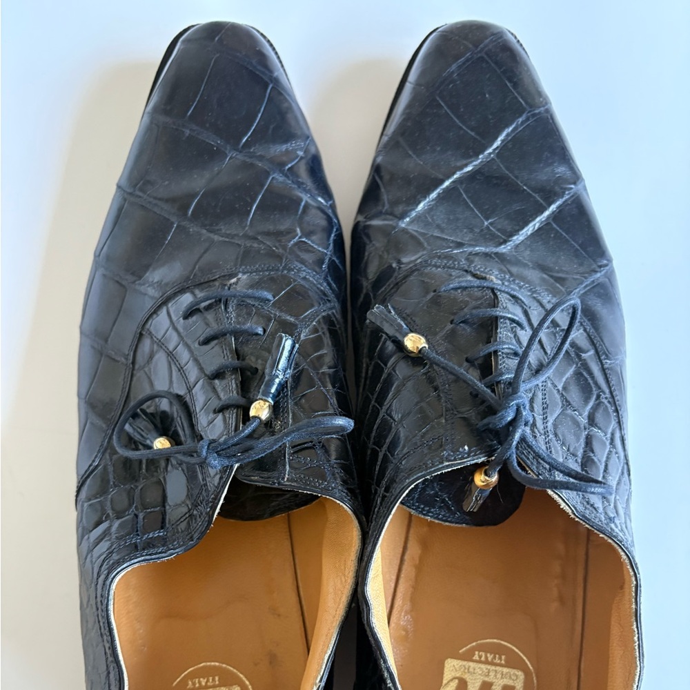 Mauri Black Crocodile Embossed Oxfords